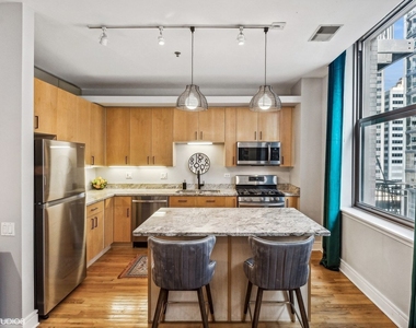 212 W Washington Street - Photo Thumbnail 15