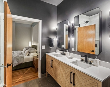 212 W Washington Street - Photo Thumbnail 20