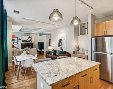 212 W Washington Street - Photo Thumbnail 13