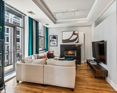 212 W Washington Street - Photo Thumbnail 9