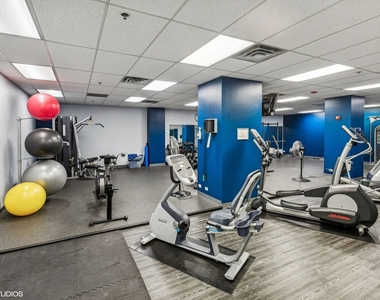 212 W Washington Street - Photo Thumbnail 27