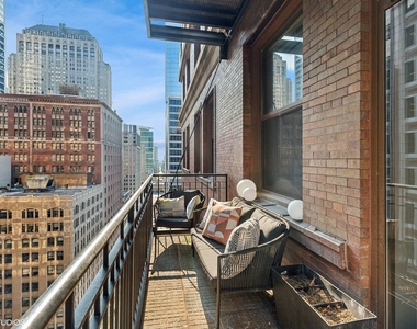 212 W Washington Street - Photo Thumbnail 24