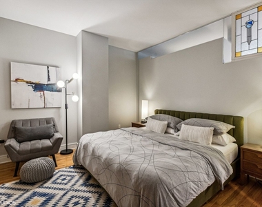 212 W Washington Street - Photo Thumbnail 17