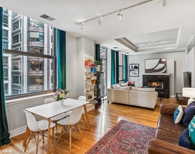 212 W Washington Street - Photo Thumbnail 10
