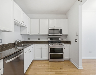 25 E Superior Street - Photo Thumbnail 6