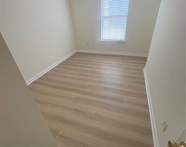 3816 Dandridge Way - Photo Thumbnail 14