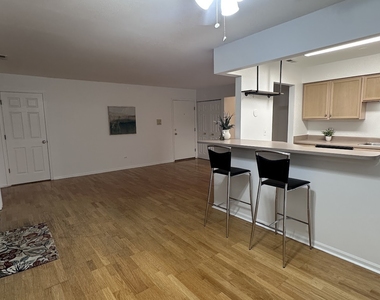 234 W Court Of Shorewood - Photo Thumbnail 3