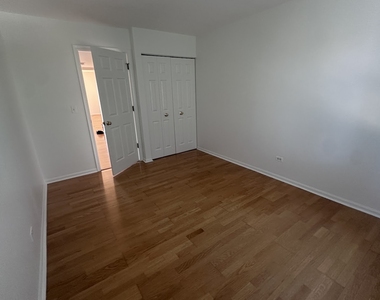 234 W Court Of Shorewood - Photo Thumbnail 9