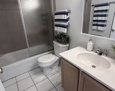 234 W Court Of Shorewood - Photo Thumbnail 7
