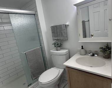 234 W Court Of Shorewood - Photo Thumbnail 10
