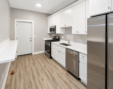 5310 S Harper Avenue - Photo Thumbnail 3