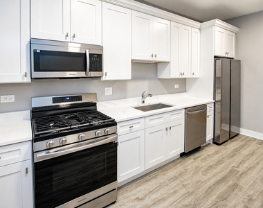 5310 S Harper Avenue - Photo Thumbnail 2