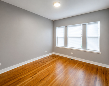 5310 S Harper Avenue - Photo Thumbnail 5
