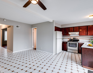 18w269 Kirkland Lane - Photo Thumbnail 5