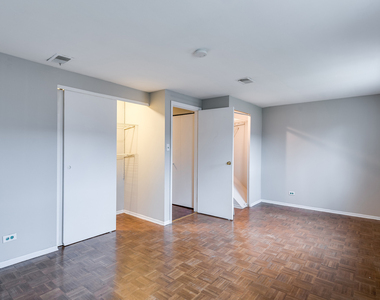 18w269 Kirkland Lane - Photo Thumbnail 11