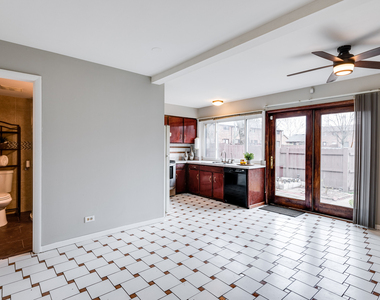 18w269 Kirkland Lane - Photo Thumbnail 3