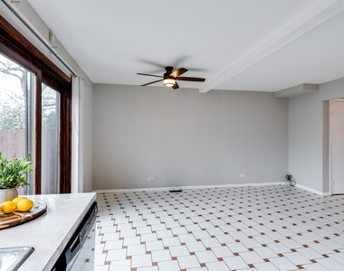 18w269 Kirkland Lane - Photo Thumbnail 9