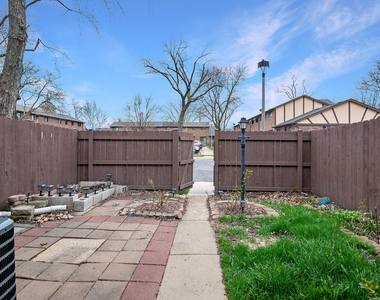 18w269 Kirkland Lane - Photo Thumbnail 21