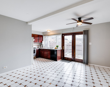 18w269 Kirkland Lane - Photo Thumbnail 6