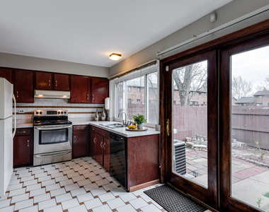 18w269 Kirkland Lane - Photo Thumbnail 8