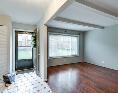 18w269 Kirkland Lane - Photo Thumbnail 2