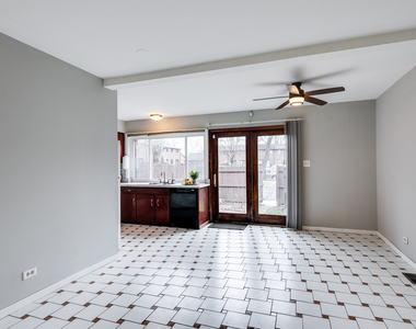 18w269 Kirkland Lane - Photo Thumbnail 7