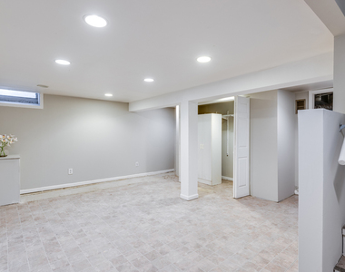 18w269 Kirkland Lane - Photo Thumbnail 18