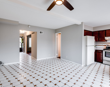 18w269 Kirkland Lane - Photo Thumbnail 4