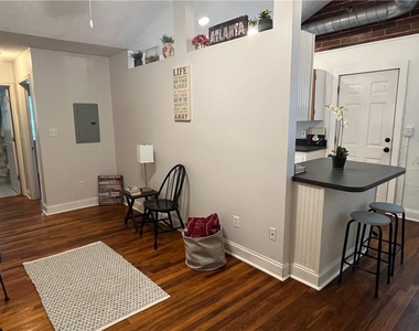 1115 Shelby Place Se - Photo Thumbnail 10