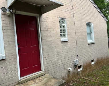 1115 Shelby Place Se - Photo Thumbnail 1
