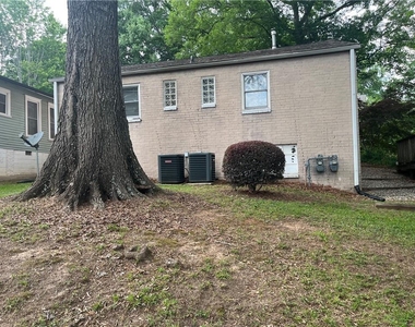 1115 Shelby Place Se - Photo Thumbnail 2