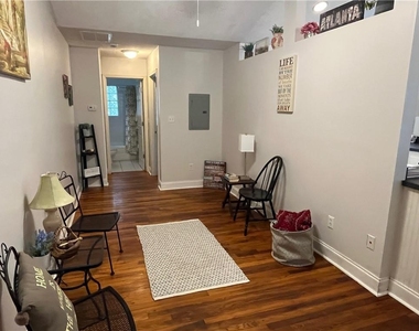 1115 Shelby Place Se - Photo Thumbnail 5