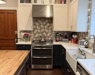 1815 N Paulina Street - Photo Thumbnail 7