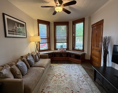 1815 N Paulina Street - Photo Thumbnail 2