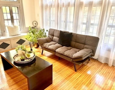 717 W Junior Terrace - Photo Thumbnail 4