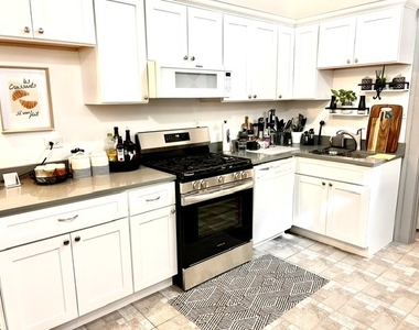 717 W Junior Terrace - Photo Thumbnail 7