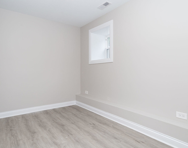 1840 N Saint Louis Avenue - Photo Thumbnail 21