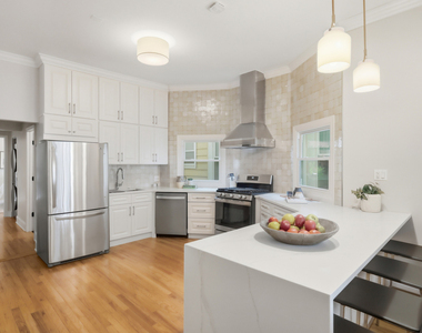 3053 N Seminary Avenue - Photo Thumbnail 6