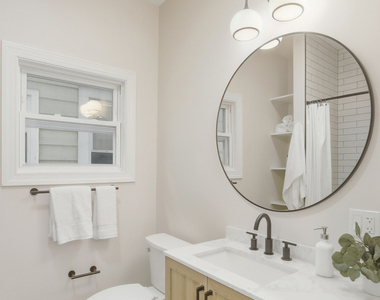 3053 N Seminary Avenue - Photo Thumbnail 10