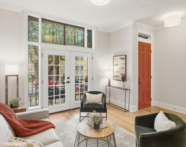 3053 N Seminary Avenue - Photo Thumbnail 3