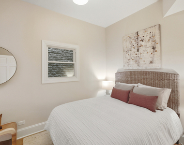 3053 N Seminary Avenue - Photo Thumbnail 7