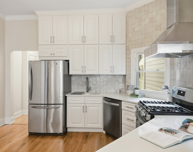 3053 N Seminary Avenue - Photo Thumbnail 5