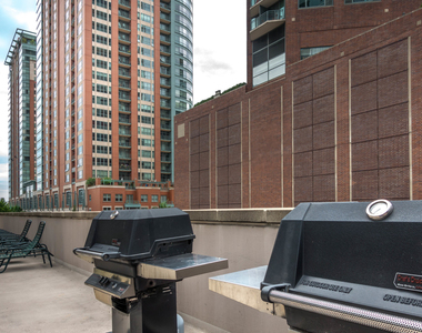 440 N Mcclurg Court - Photo Thumbnail 15