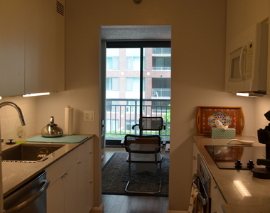 440 N Mcclurg Court - Photo Thumbnail 2