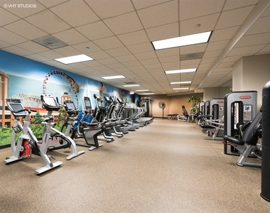 440 N Mcclurg Court - Photo Thumbnail 12