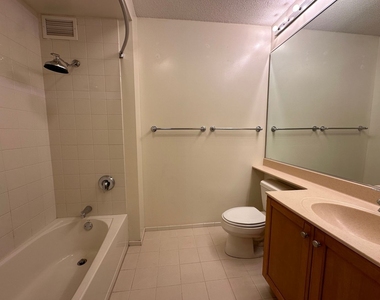 400 N La Salle Drive - Photo Thumbnail 5