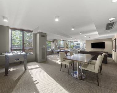 400 N La Salle Drive - Photo Thumbnail 12