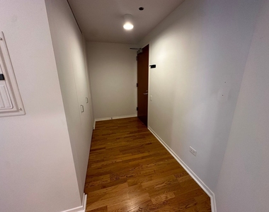 400 N La Salle Drive - Photo Thumbnail 6