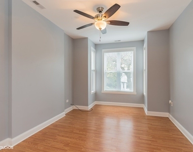 2321 N Sawyer Avenue - Photo Thumbnail 1
