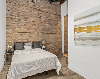 153 W Ohio Street - Photo Thumbnail 10